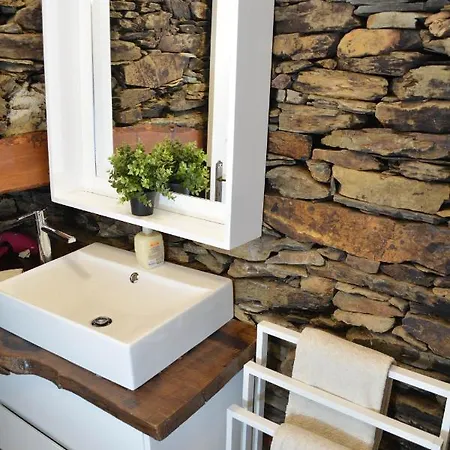 Casa Do Azereiro * Casal do Rei (Seia)