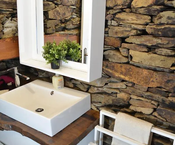 Casa Do Azereiro * Casal do Rei (Seia)